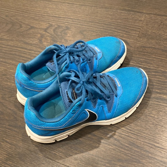 Nike Shoes - Women’s Nike sneakers